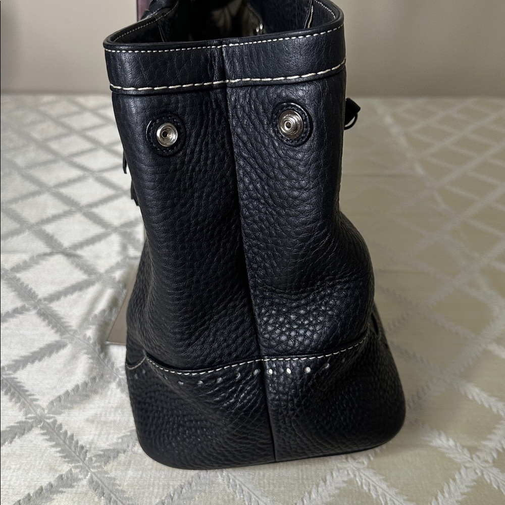 Elegant COACH Black Leather Tote Bag - Picture 4 of 12
